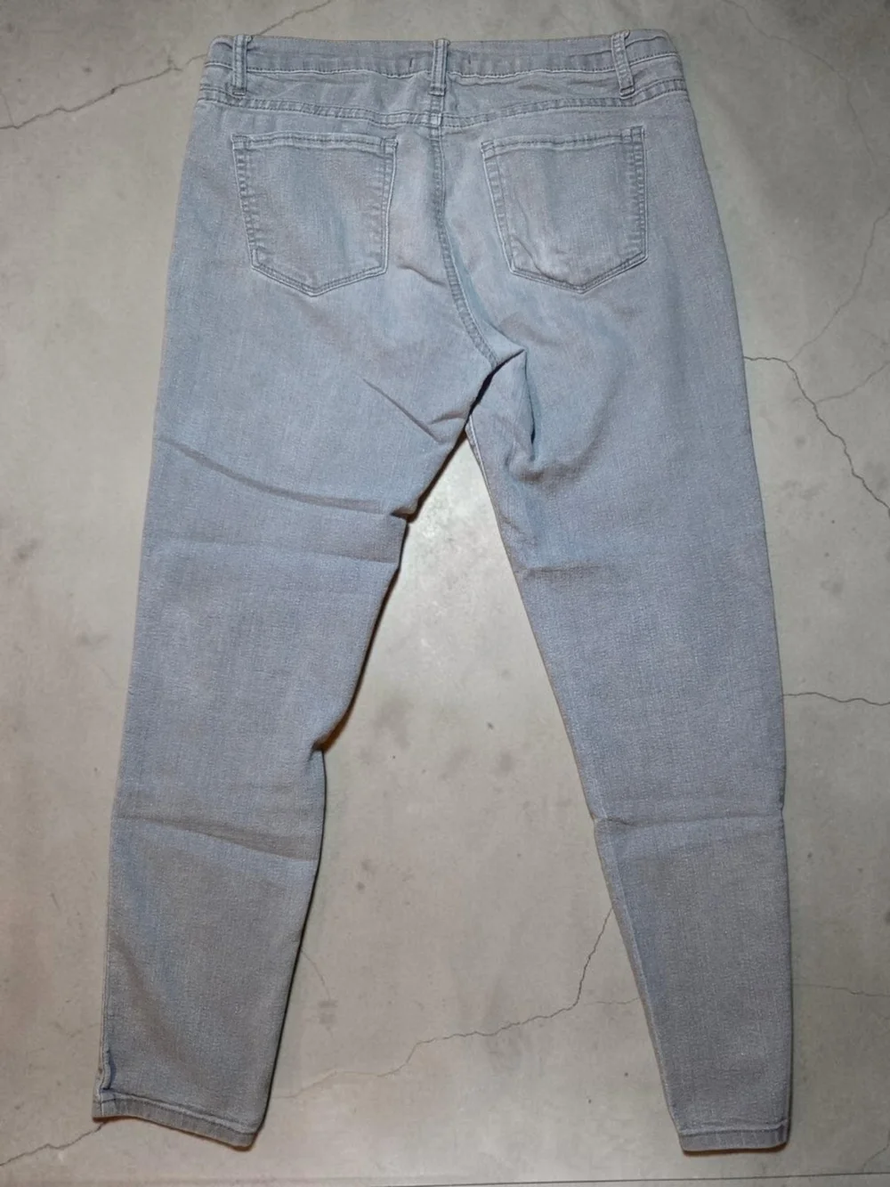 Forever 21 Women's Grey Skinny Jeans (Size 30  Inseam 28) **